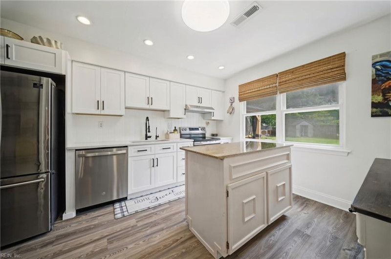 Photo 14 of 39 residential for sale in Virginia Beach virginia