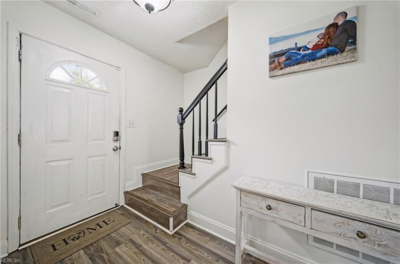 Photo 5 of 39 residential for sale in Virginia Beach virginia