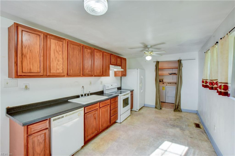 Photo 10 of 27 residential for sale in Suffolk virginia