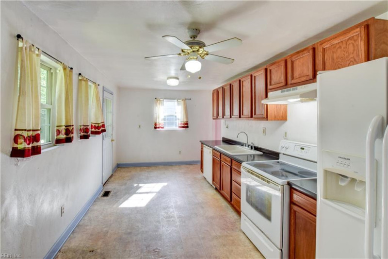 Photo 11 of 27 residential for sale in Suffolk virginia