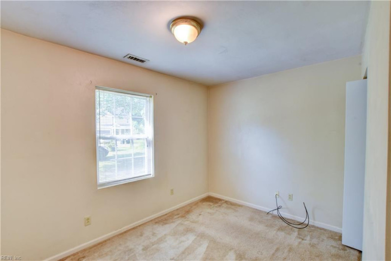 Photo 14 of 27 residential for sale in Suffolk virginia