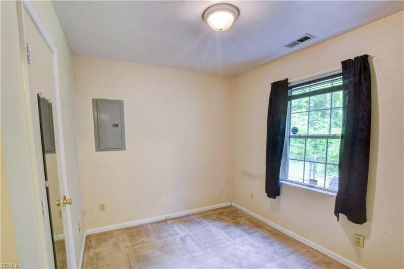 Photo 18 of 27 residential for sale in Suffolk virginia