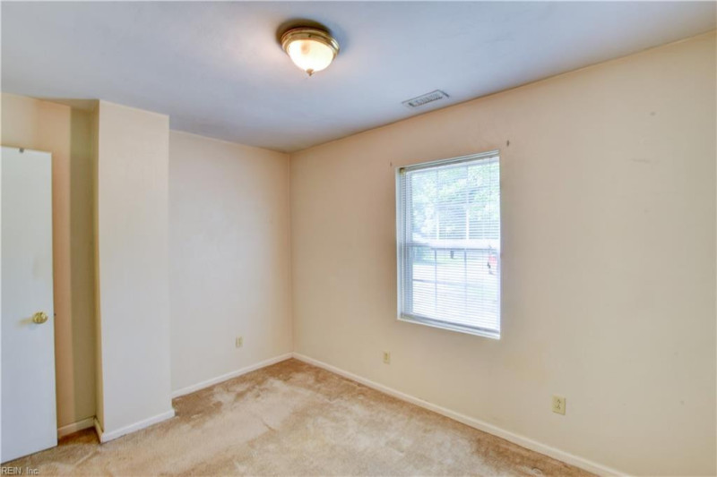 Photo 19 of 27 residential for sale in Suffolk virginia