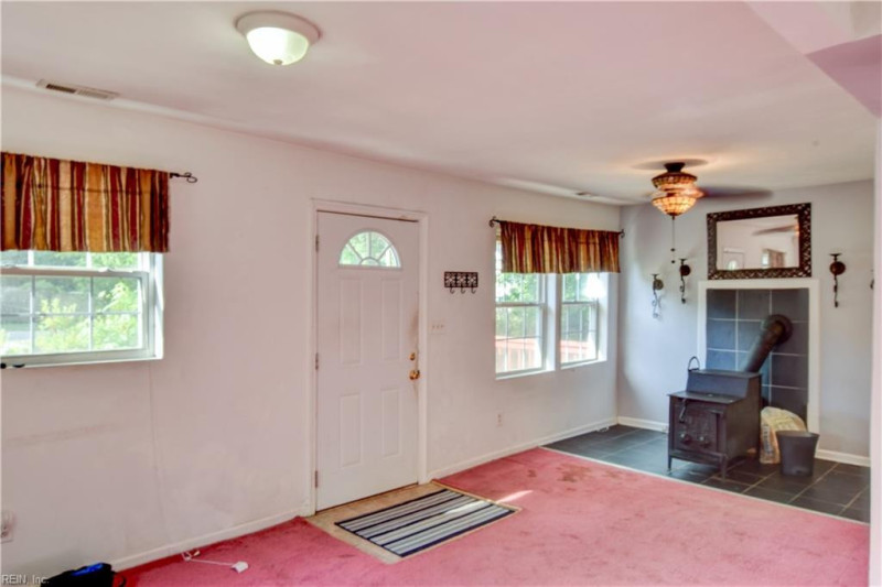 Photo 4 of 27 residential for sale in Suffolk virginia