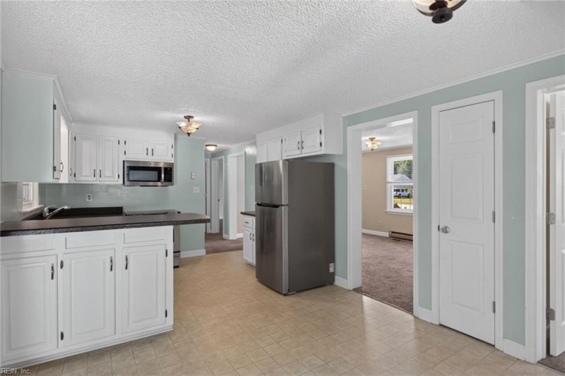 Photo 11 of 30 residential for sale in York County virginia