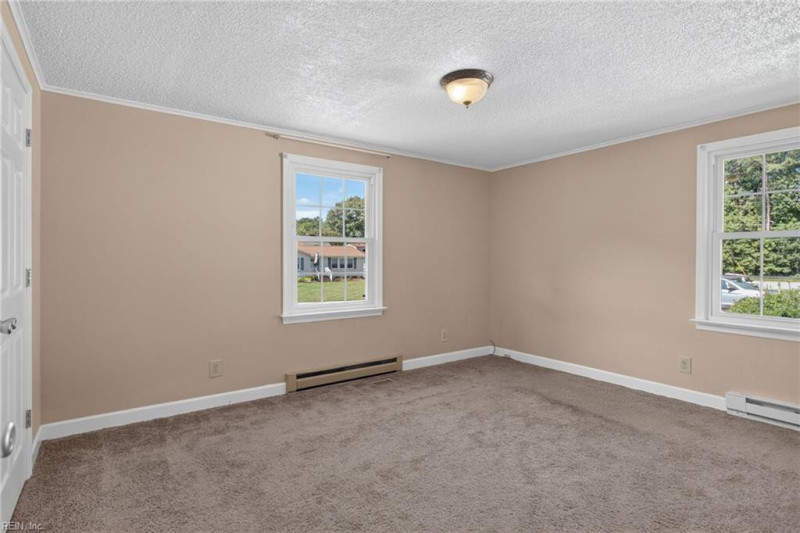 Photo 14 of 30 residential for sale in York County virginia