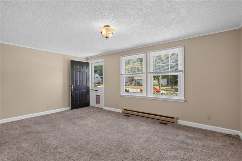 Photo 17 of 30 residential for sale in York County virginia