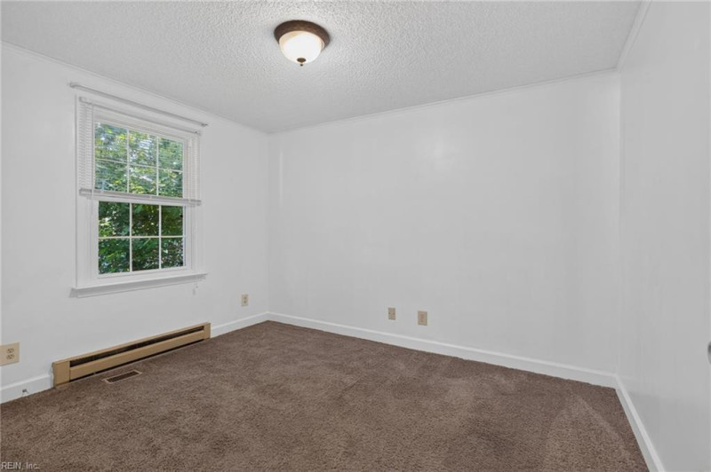 Photo 25 of 30 residential for sale in York County virginia