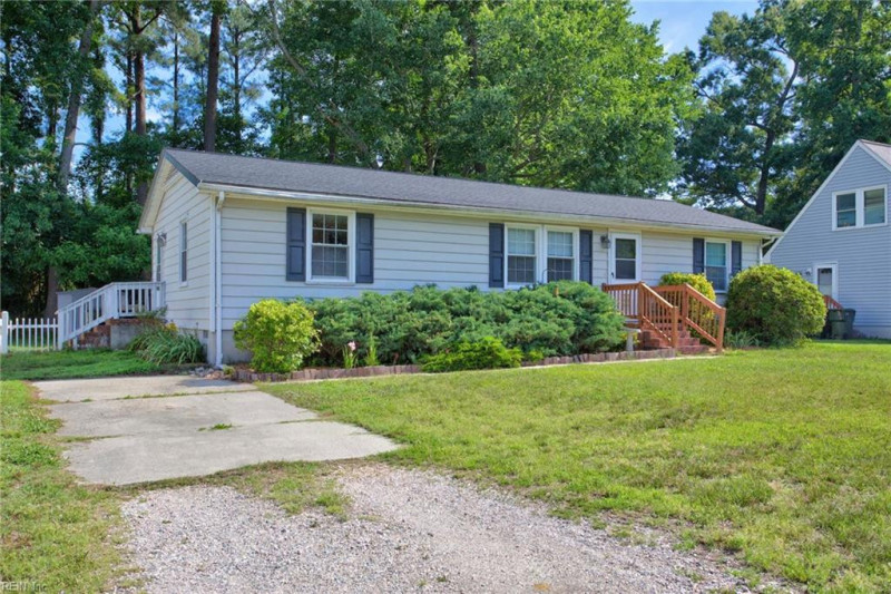 Photo 3 of 30 residential for sale in York County virginia