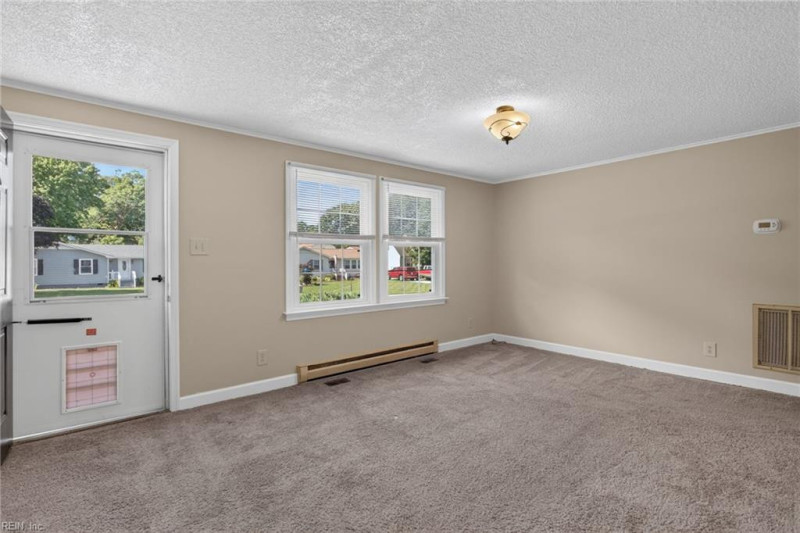 Photo 4 of 30 residential for sale in York County virginia