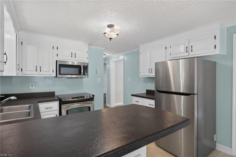 Photo 6 of 30 residential for sale in York County virginia