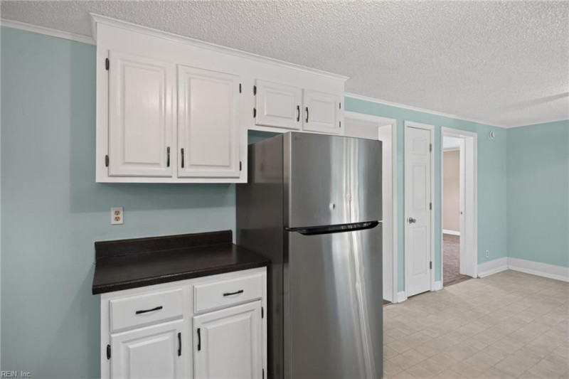Photo 8 of 30 residential for sale in York County virginia