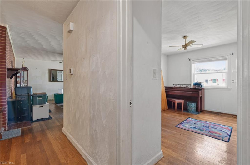 Photo 17 of 28 residential for sale in Hampton virginia