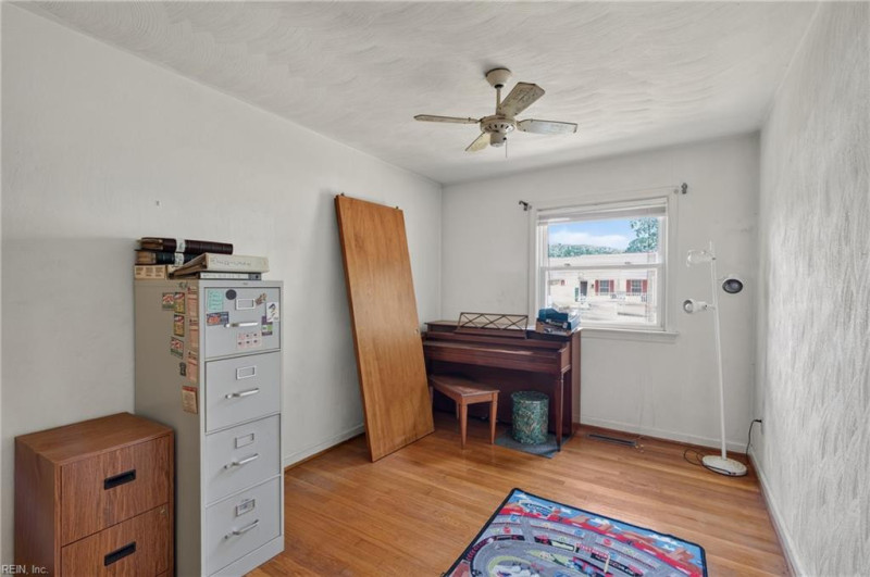 Photo 18 of 28 residential for sale in Hampton virginia
