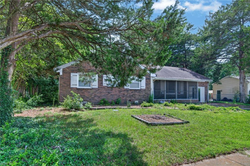 Photo 2 of 28 residential for sale in Hampton virginia