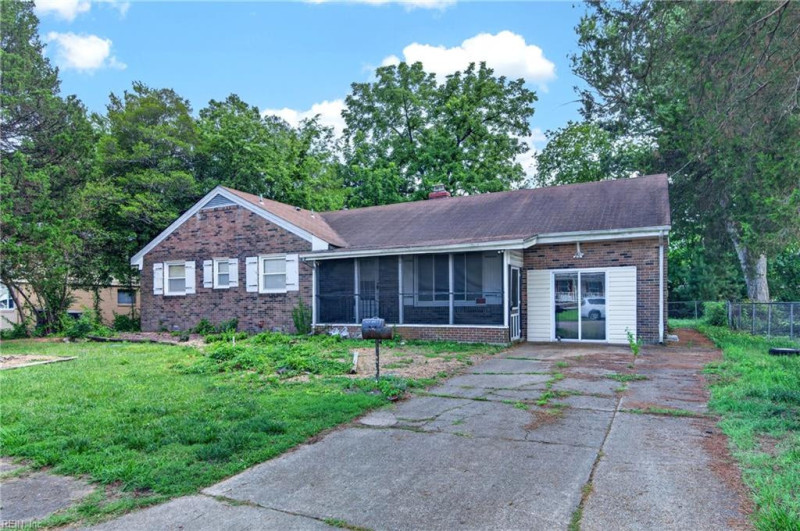 Photo 3 of 28 residential for sale in Hampton virginia