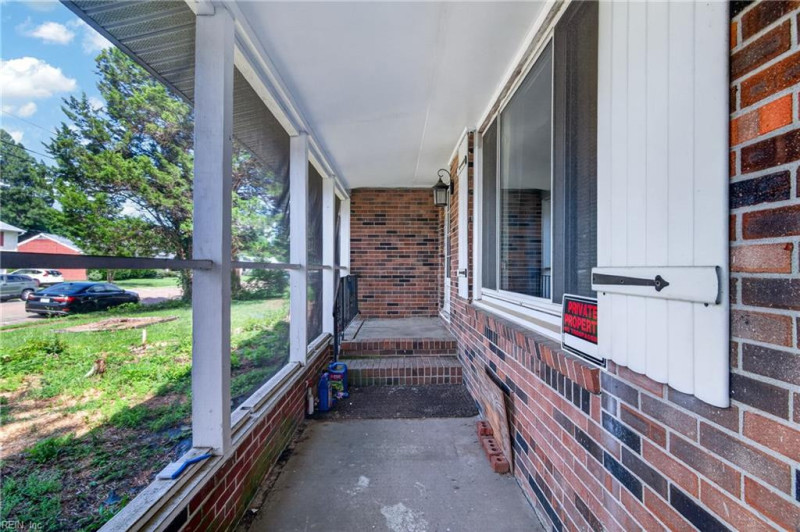 Photo 4 of 28 residential for sale in Hampton virginia