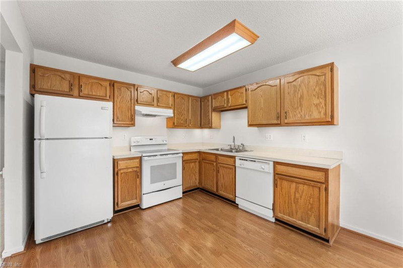 Photo 10 of 31 residential for sale in Newport News virginia