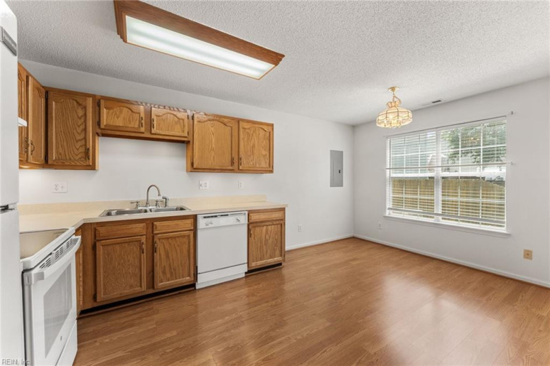 Photo 8 of 31 residential for sale in Newport News virginia