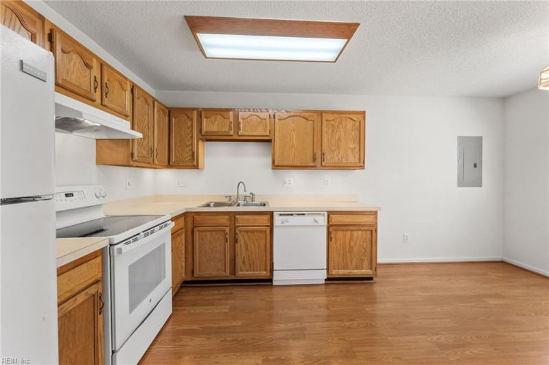 Photo 9 of 31 residential for sale in Newport News virginia