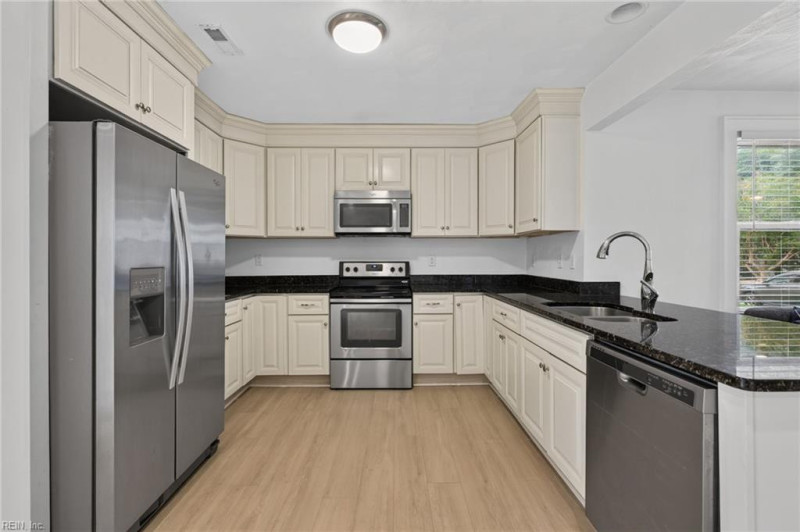Photo 13 of 44 residential for sale in Norfolk virginia