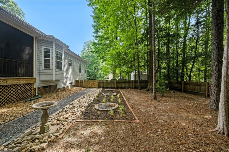 Photo 18 of 23 residential for sale in Gloucester County virginia