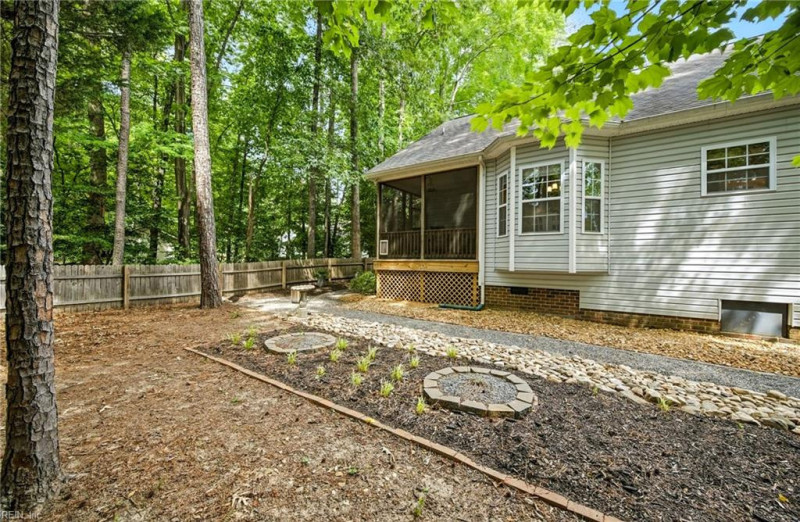 Photo 19 of 23 residential for sale in Gloucester County virginia