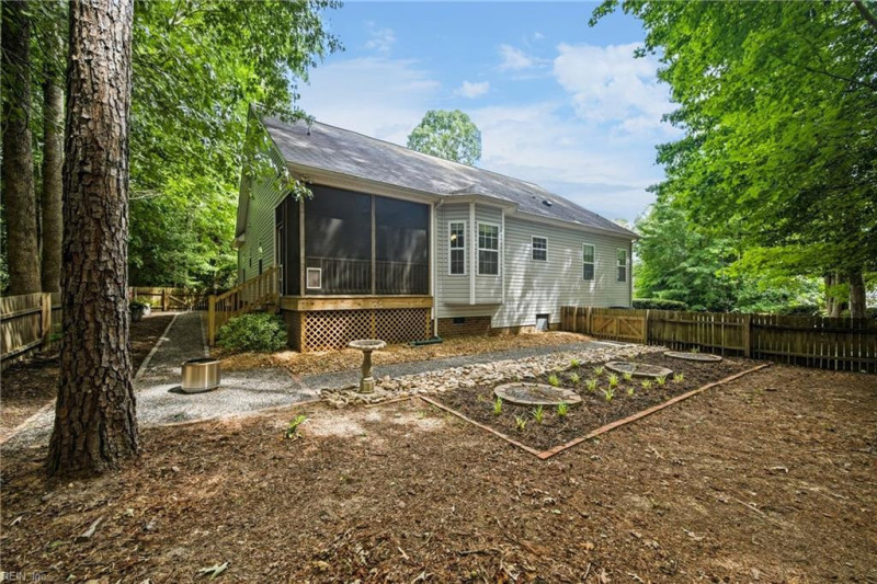 Photo 20 of 23 residential for sale in Gloucester County virginia