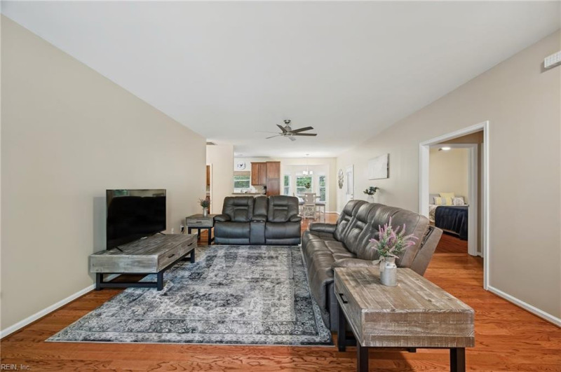 Photo 4 of 23 residential for sale in Gloucester County virginia