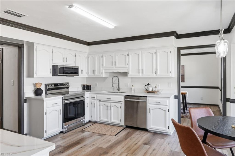 Photo 11 of 31 residential for sale in Virginia Beach virginia