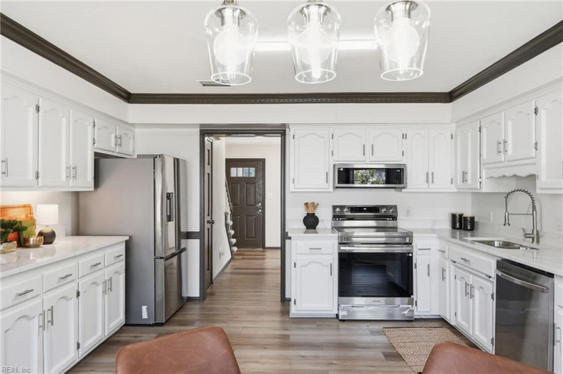 Photo 9 of 31 residential for sale in Virginia Beach virginia