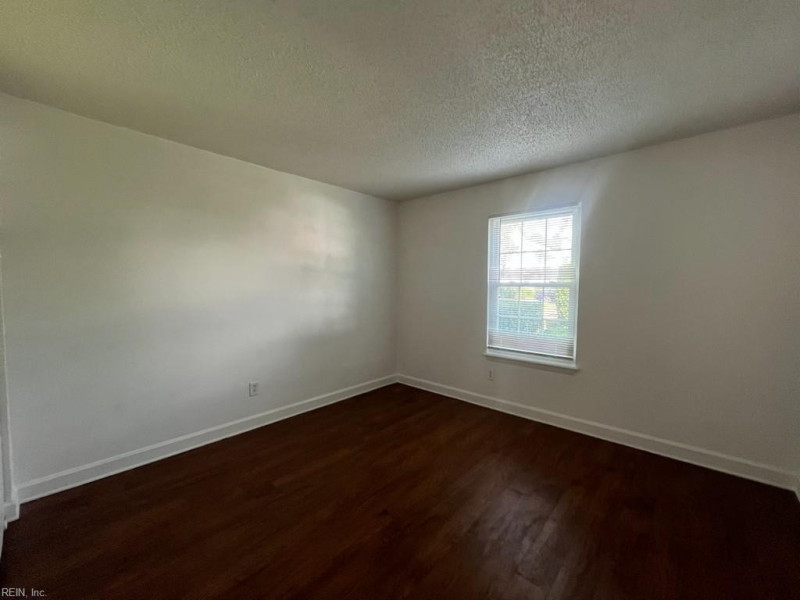 Photo 15 of 17 residential for sale in Virginia Beach virginia