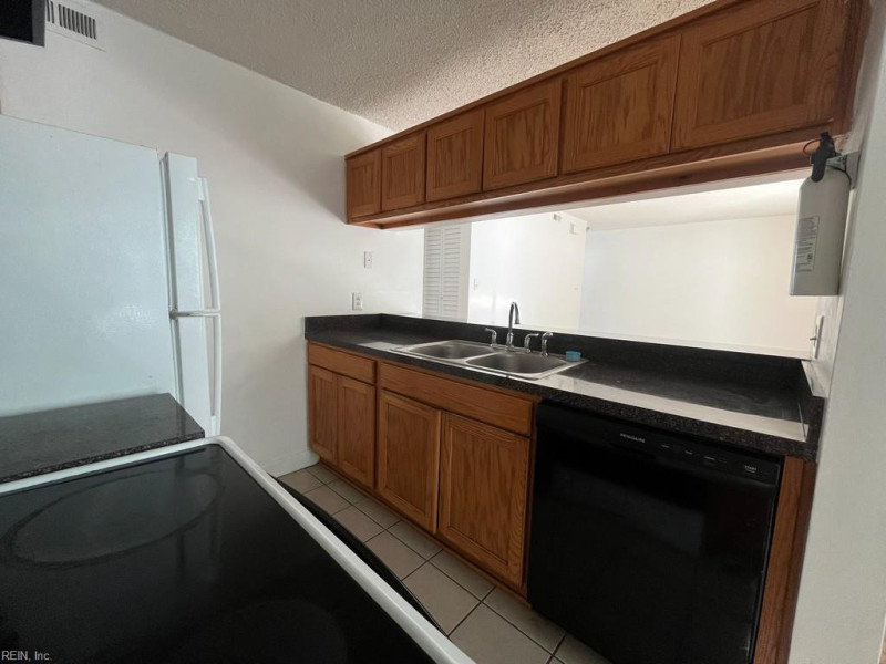 Photo 9 of 17 residential for sale in Virginia Beach virginia