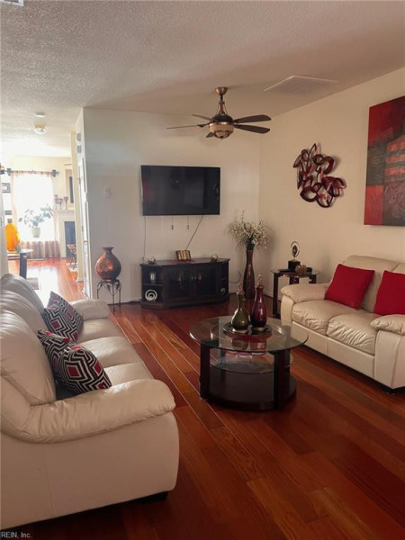 Photo 3 of 40 residential for sale in Suffolk virginia