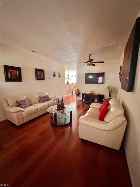 Photo 4 of 40 residential for sale in Suffolk virginia