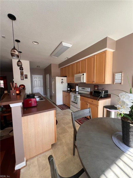 Photo 8 of 40 residential for sale in Suffolk virginia