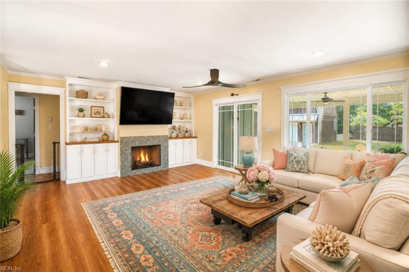 Photo 4 of 35 residential for sale in Virginia Beach virginia