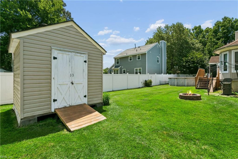 Photo 10 of 44 residential for sale in Hampton virginia