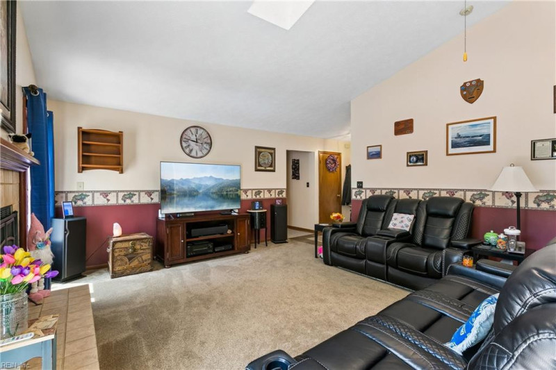 Photo 13 of 44 residential for sale in Hampton virginia