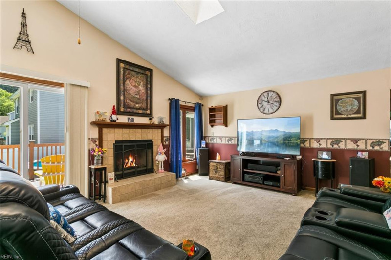Photo 14 of 44 residential for sale in Hampton virginia