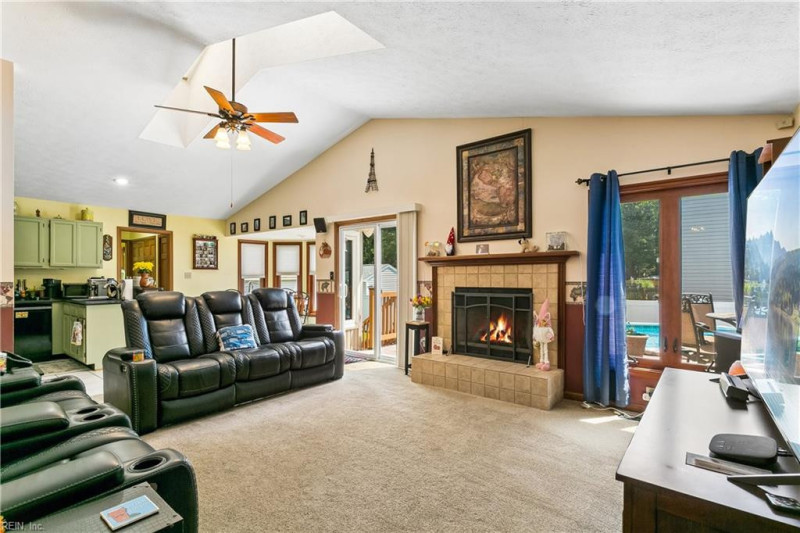 Photo 15 of 44 residential for sale in Hampton virginia