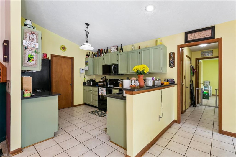 Photo 17 of 44 residential for sale in Hampton virginia