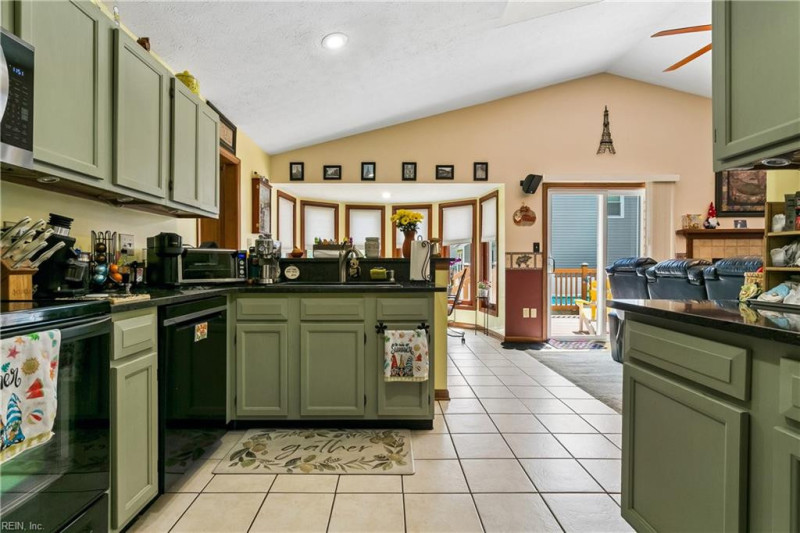 Photo 20 of 44 residential for sale in Hampton virginia