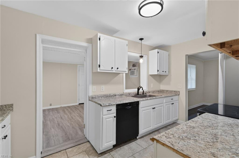 Photo 14 of 39 residential for sale in Hampton virginia