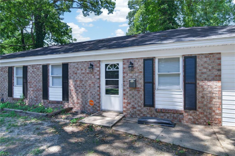 Photo 3 of 39 residential for sale in Hampton virginia