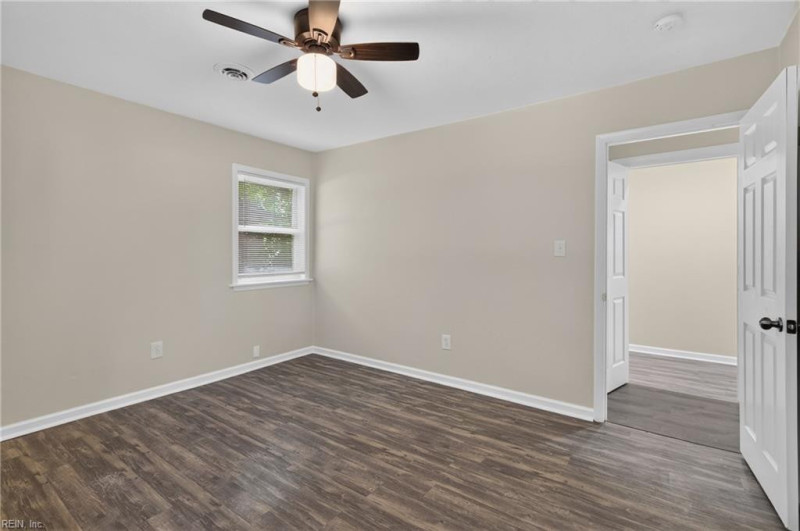 Photo 4 of 39 residential for sale in Hampton virginia