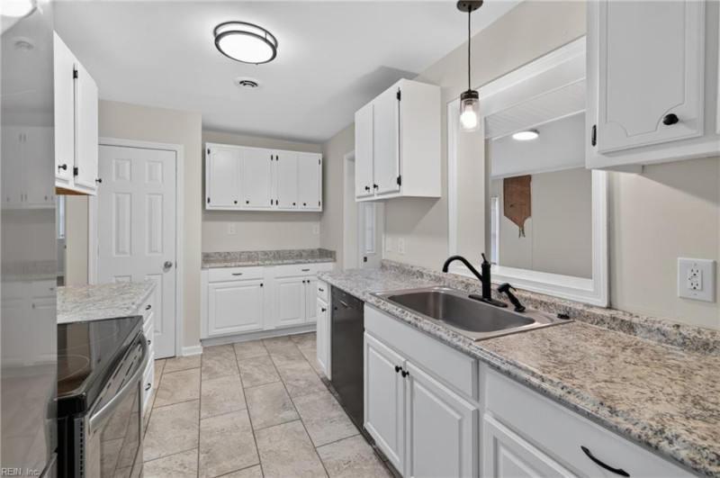 Photo 6 of 39 residential for sale in Hampton virginia