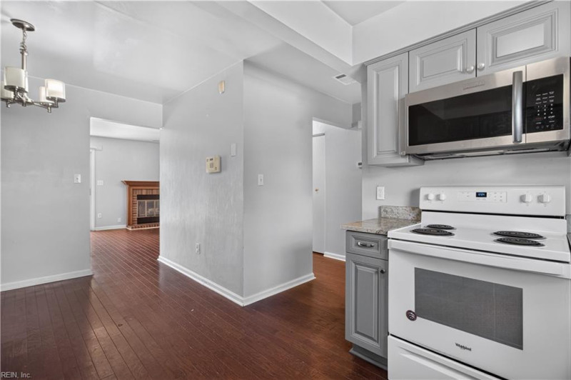 Photo 11 of 39 residential for sale in Virginia Beach virginia