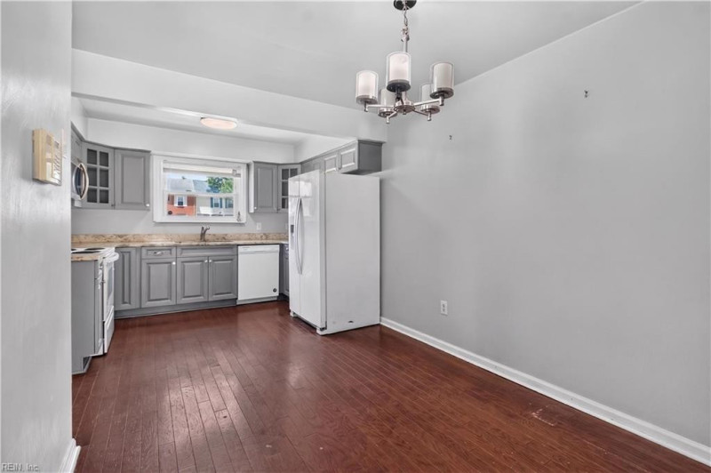 Photo 13 of 39 residential for sale in Virginia Beach virginia