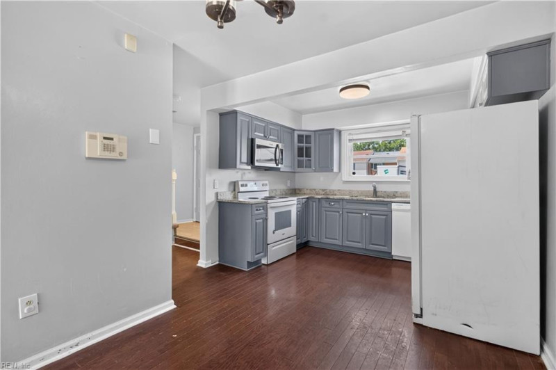 Photo 15 of 39 residential for sale in Virginia Beach virginia